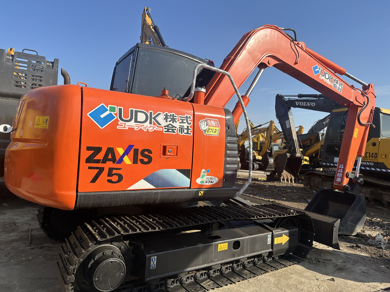 HITACHI ZX75 - Ekskavator perayap: gambar 1 HITACHI ZX75 - Ekskavator perayap: gambar 1