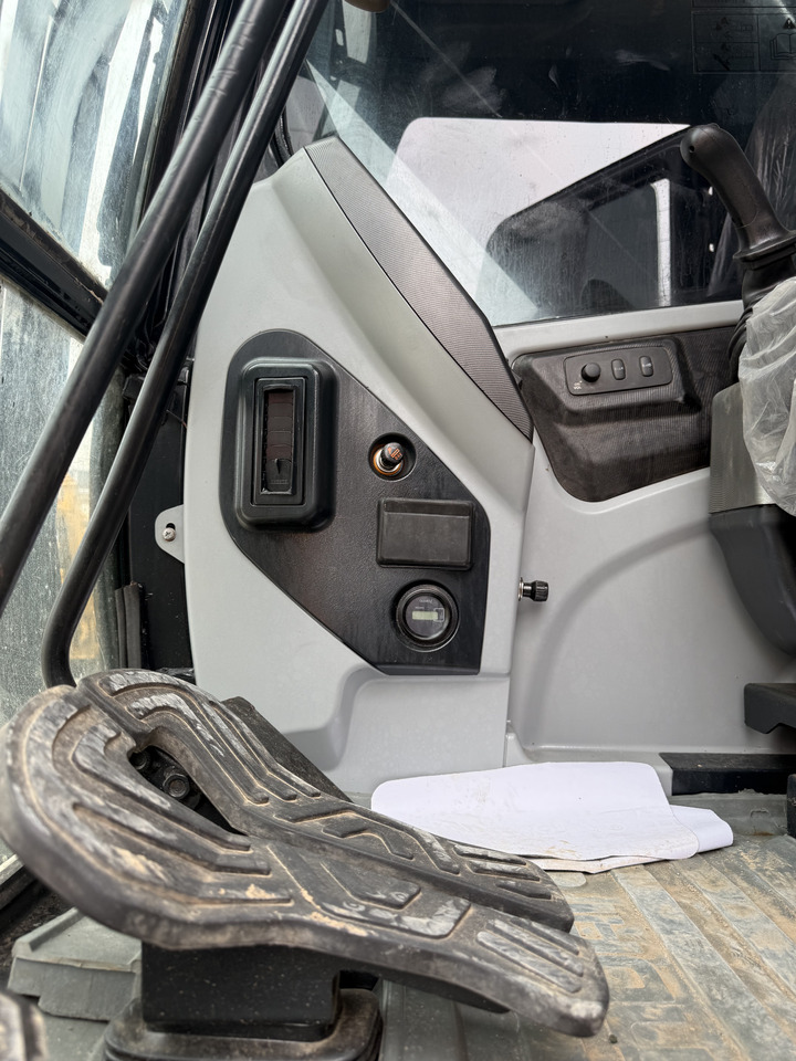 HYUNDAI HX220HD - Ekskavator perayap: gambar 4 HYUNDAI HX220HD - Ekskavator perayap: gambar 4