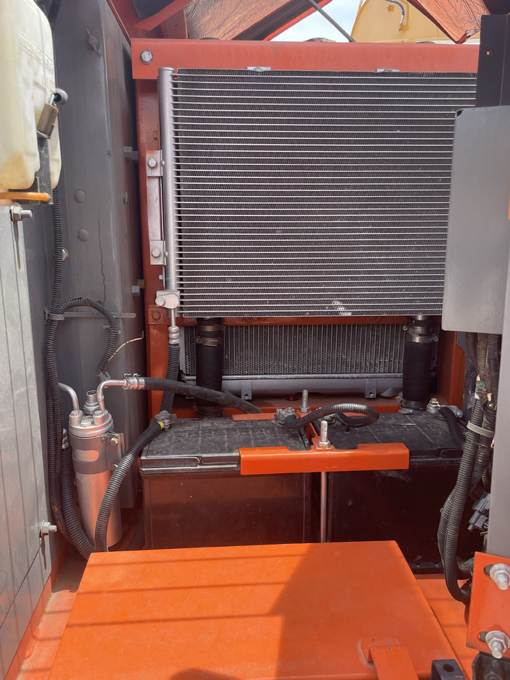 Hitachi ZX 70 - Ekskavator perayap: gambar 5 Hitachi ZX 70 - Ekskavator perayap: gambar 5
