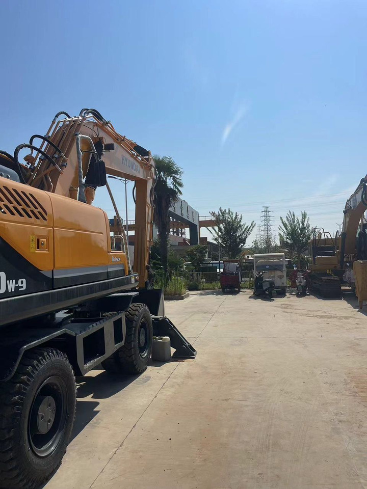 Hyundai 210W-9 - Ekskavator roda: gambar 3 Hyundai 210W-9 - Ekskavator roda: gambar 3