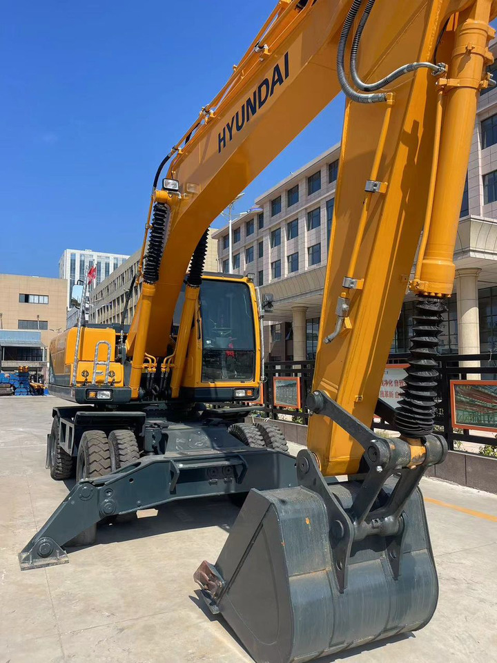 Hyundai 210W-9 - Ekskavator roda: gambar 2 Hyundai 210W-9 - Ekskavator roda: gambar 2