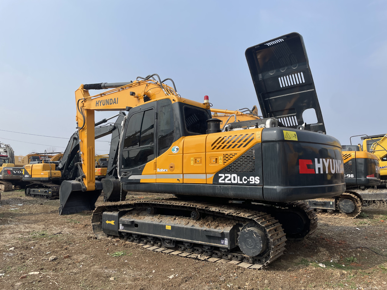 Hyundai R220LC-9S - Ekskavator perayap: gambar 1 Hyundai R220LC-9S - Ekskavator perayap: gambar 1