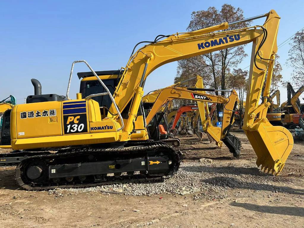 KOMATSU PC 130-8 - Ekskavator perayap: gambar 1 KOMATSU PC 130-8 - Ekskavator perayap: gambar 1