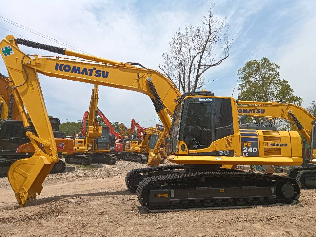 KOMATSU PC 240 - Ekskavator perayap: gambar 2 KOMATSU PC 240 - Ekskavator perayap: gambar 2