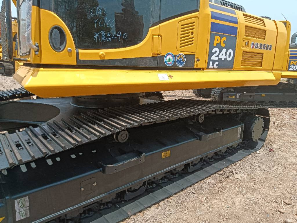 KOMATSU PC 240 - Ekskavator perayap: gambar 3 KOMATSU PC 240 - Ekskavator perayap: gambar 3
