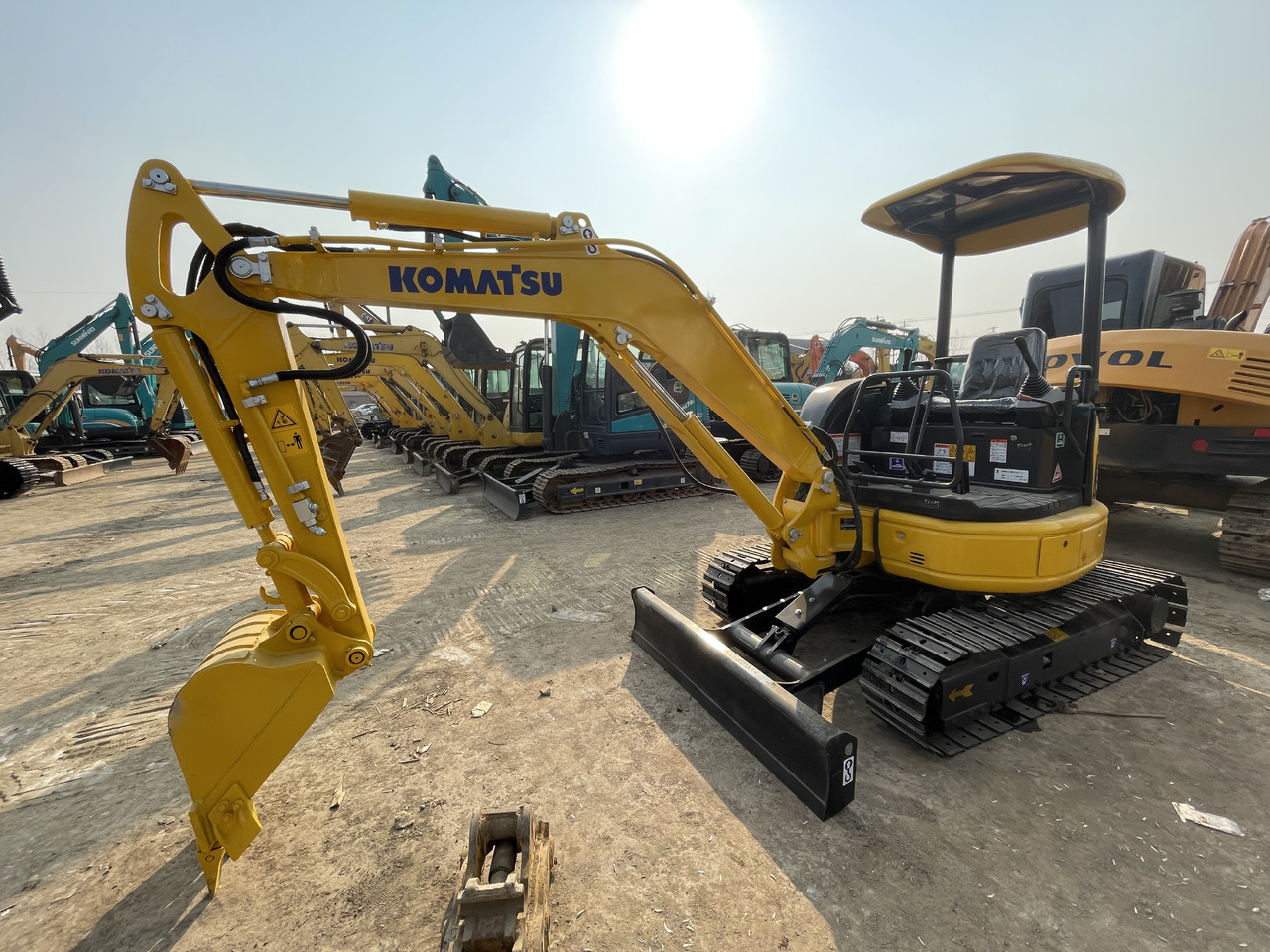 KOMATSU PC 35 MR-3 - Ekskavator mini: gambar 2 KOMATSU PC 35 MR-3 - Ekskavator mini: gambar 2
