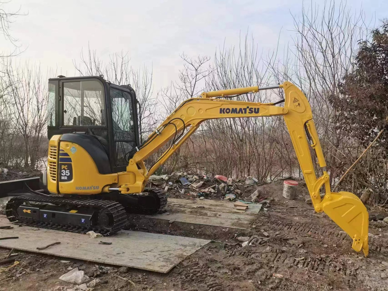 KOMATSU PC 35 MR - Ekskavator mini: gambar 1 KOMATSU PC 35 MR - Ekskavator mini: gambar 1