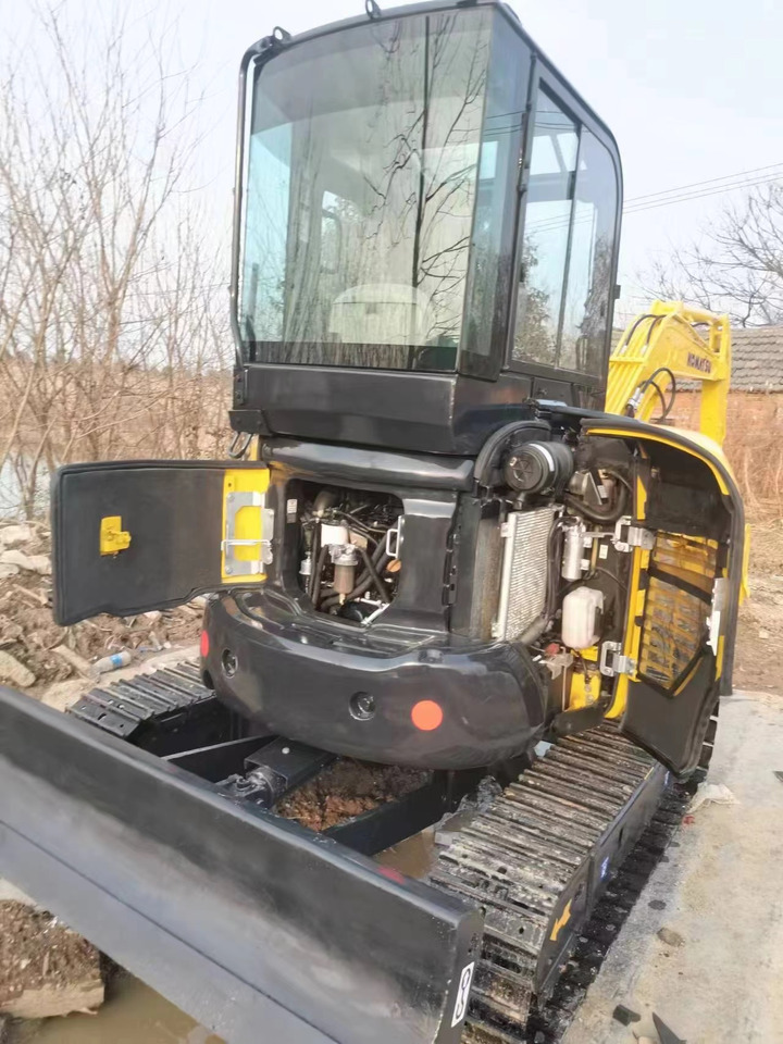 KOMATSU PC 35 MR - Ekskavator mini: gambar 4 KOMATSU PC 35 MR - Ekskavator mini: gambar 4