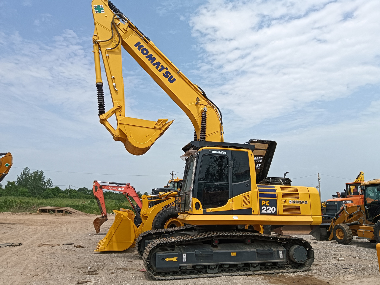 KOMATSU PC200-8 - Ekskavator perayap: gambar 1 KOMATSU PC200-8 - Ekskavator perayap: gambar 1
