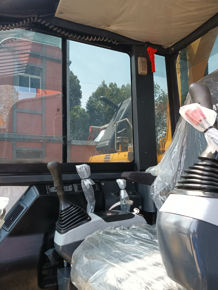 KOMATSU PC56-3 - Ekskavator mini: gambar 5 KOMATSU PC56-3 - Ekskavator mini: gambar 5