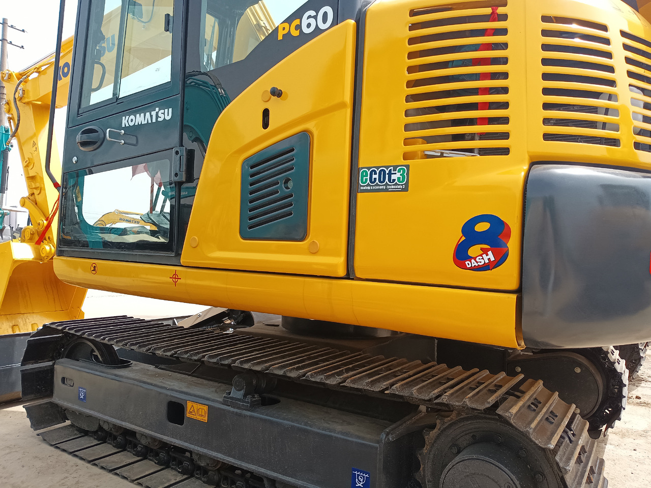 KOMATSU PC60-8 - Ekskavator perayap: gambar 5 KOMATSU PC60-8 - Ekskavator perayap: gambar 5
