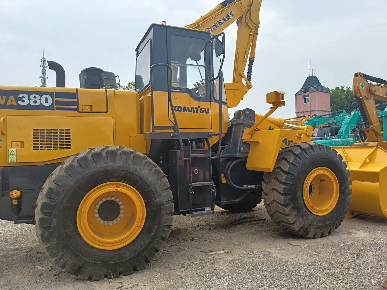 KOMATSU WA380-3 - Wheel loader: gambar 2 KOMATSU WA380-3 - Wheel loader: gambar 2