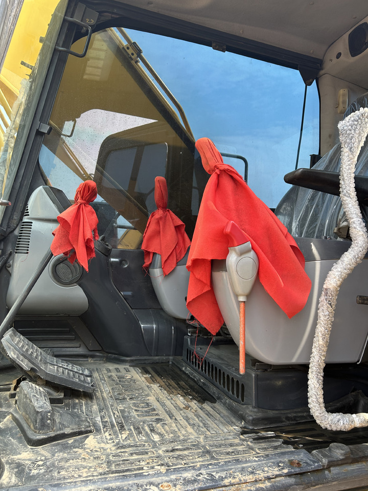Komatsu PC 200-8 - Ekskavator perayap: gambar 4 Komatsu PC 200-8 - Ekskavator perayap: gambar 4