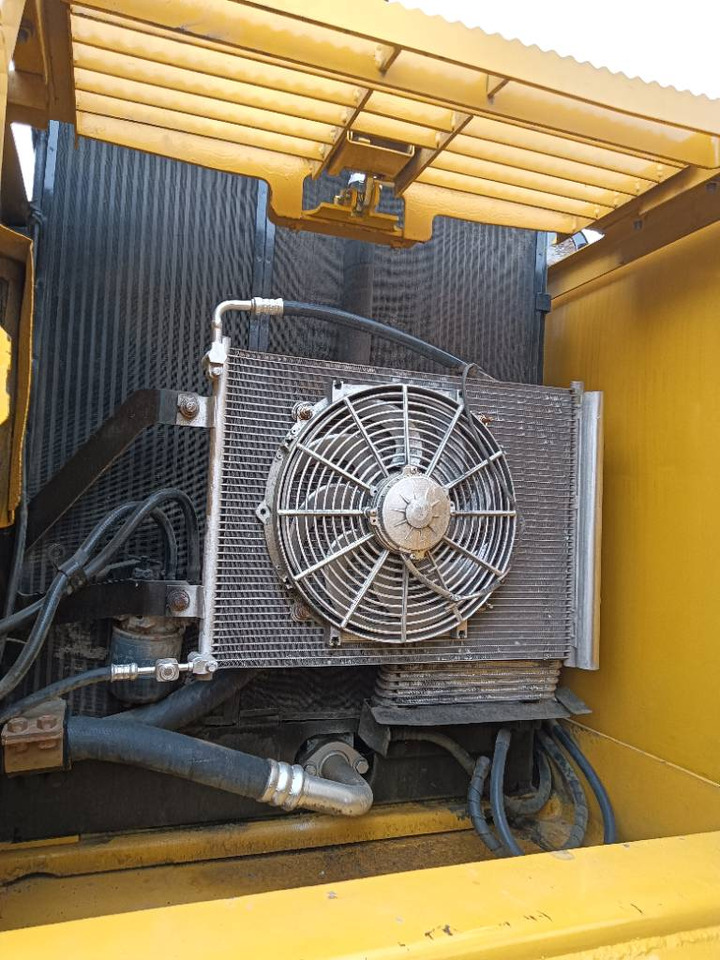 Komatsu PC 220-8 - Ekskavator perayap: gambar 5 Komatsu PC 220-8 - Ekskavator perayap: gambar 5