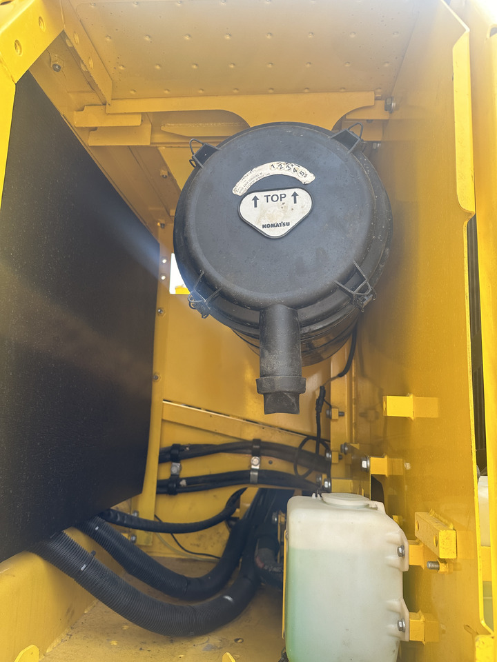 Komatsu PC 240 LC-8 - Ekskavator perayap: gambar 5 Komatsu PC 240 LC-8 - Ekskavator perayap: gambar 5