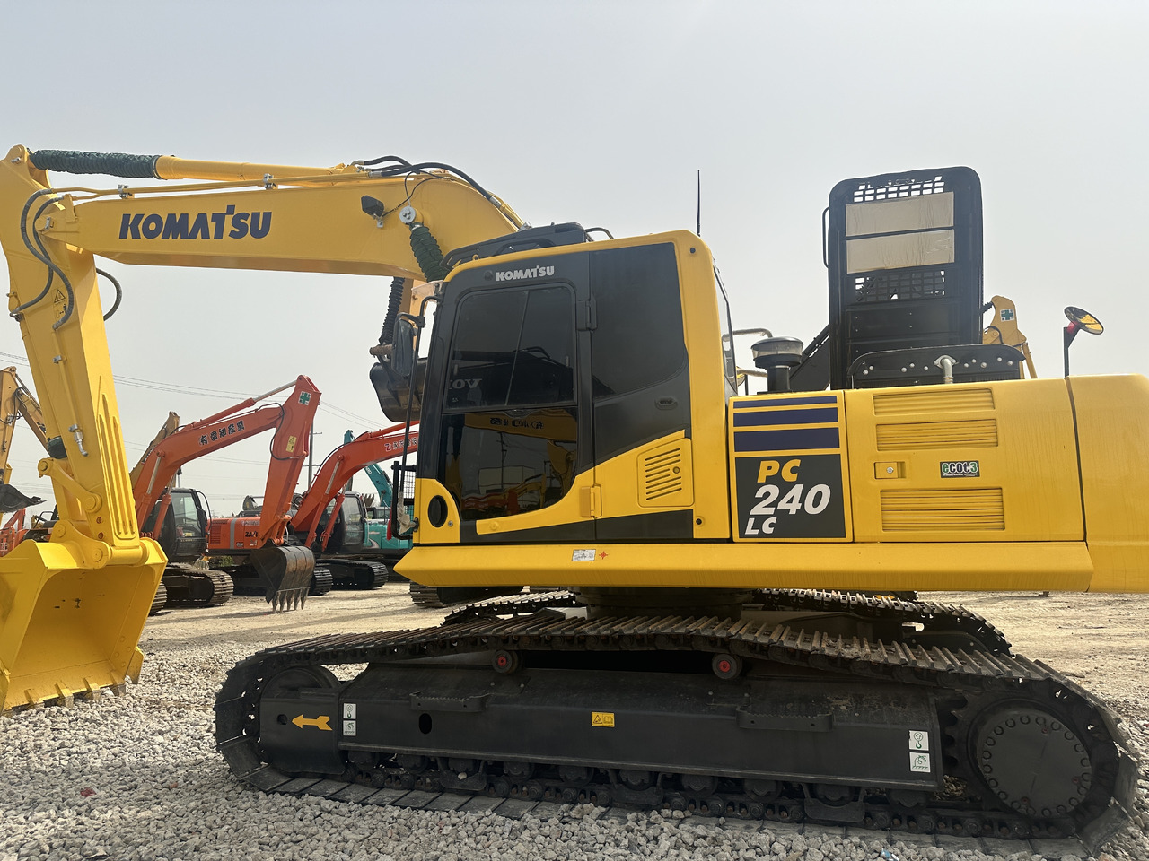 Komatsu PC 240 LC-8 - Ekskavator perayap: gambar 1 Komatsu PC 240 LC-8 - Ekskavator perayap: gambar 1