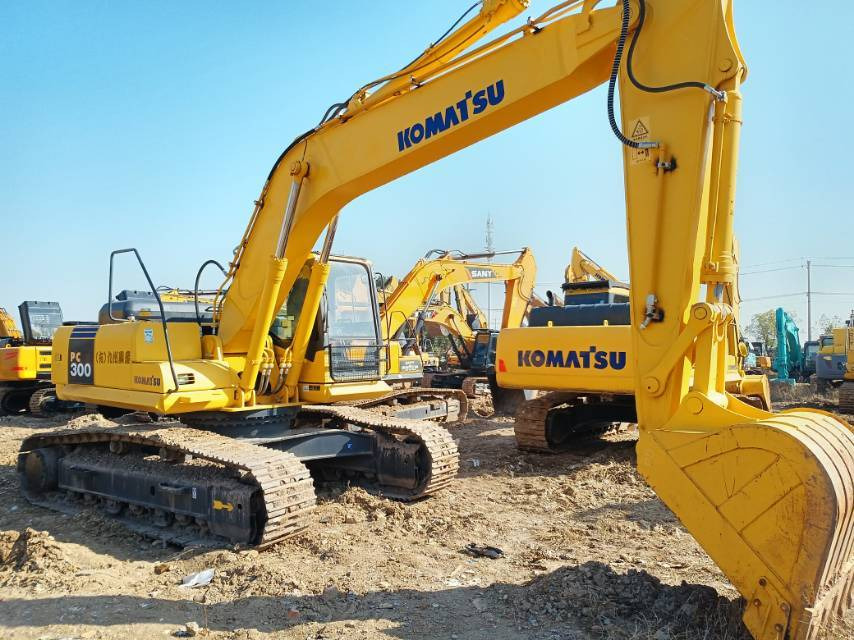 Komatsu PC 300 - Ekskavator perayap: gambar 3 Komatsu PC 300 - Ekskavator perayap: gambar 3