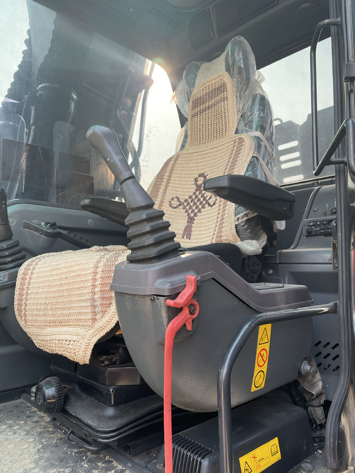 VOLVO EC140 - Ekskavator perayap: gambar 5 VOLVO EC140 - Ekskavator perayap: gambar 5