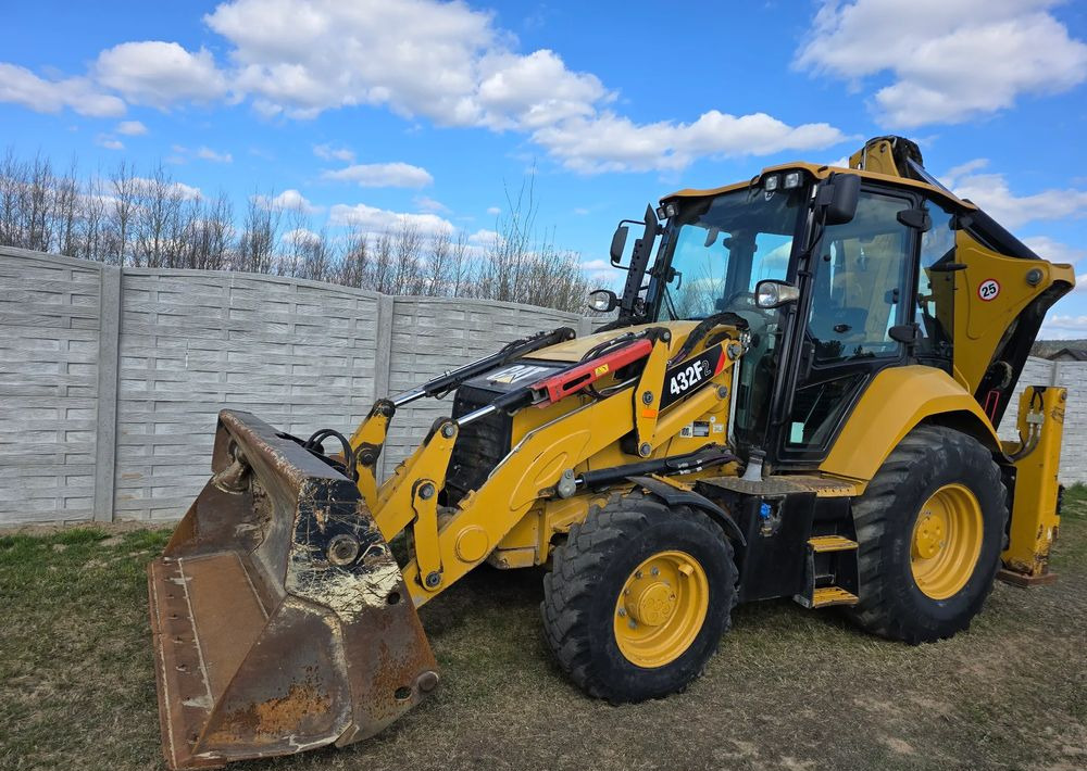 Backhoe loader Caterpillar: gambar 1
