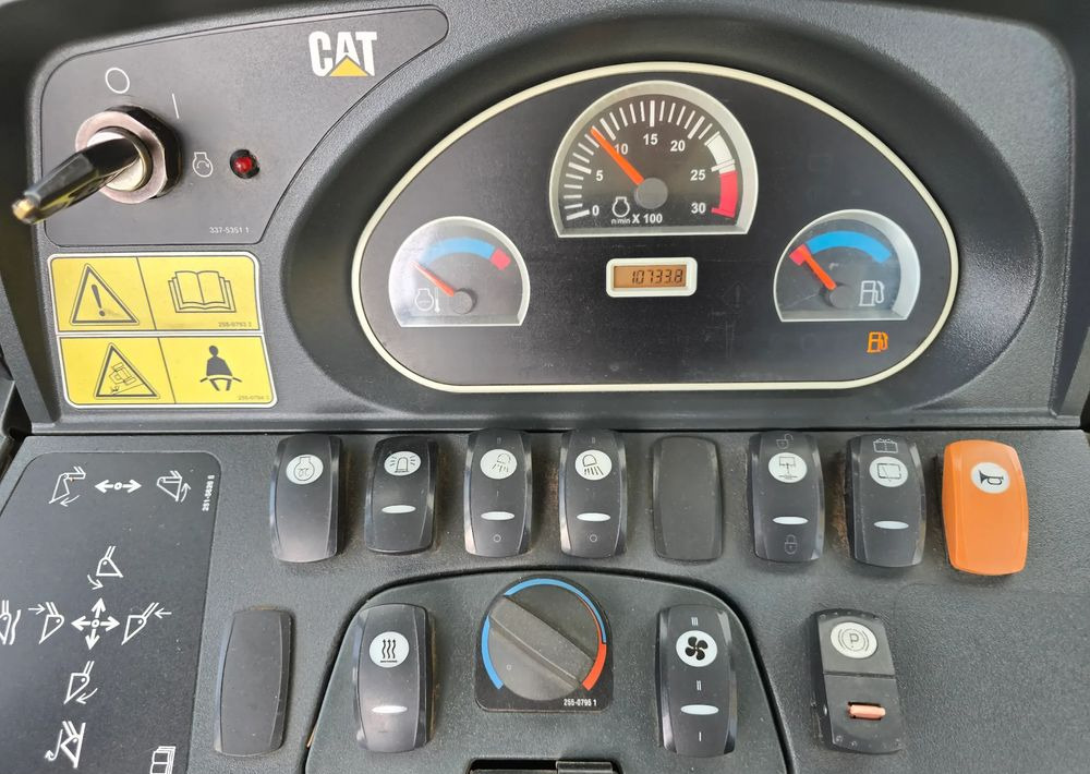 Backhoe loader Caterpillar: gambar 8