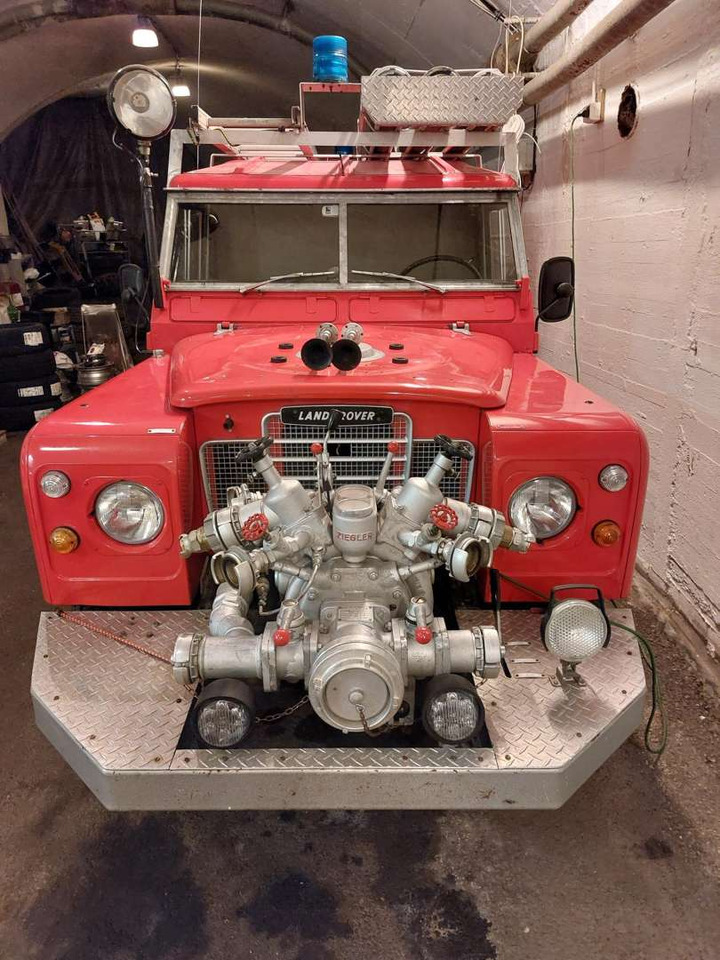 1977 Land Rover Firetruck 109 serie 3 - Truk pemadam kebakaran: gambar 1 1977 Land Rover Firetruck 109 serie 3 - Truk pemadam kebakaran: gambar 1