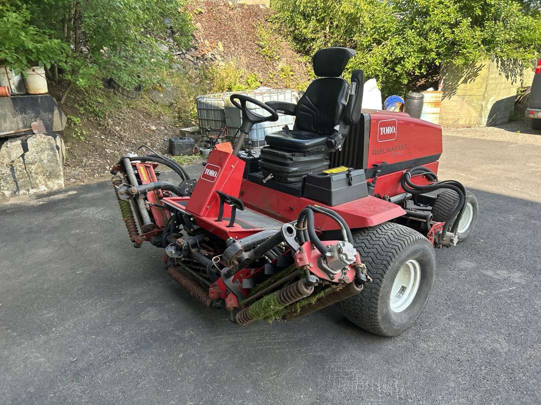 2006 sittegressklipper til golfbane - Mesin pemotong rumput: gambar 1 2006 sittegressklipper til golfbane - Mesin pemotong rumput: gambar 1