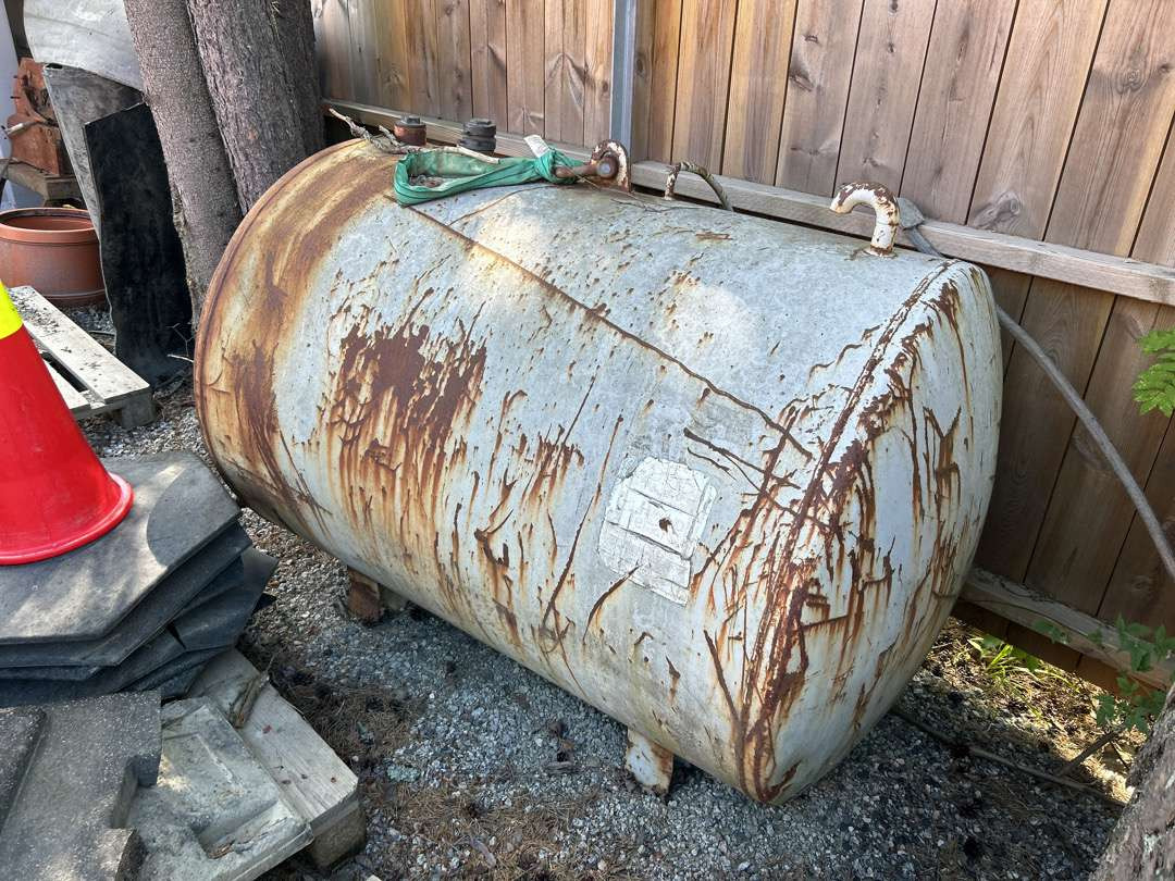 Diesel tank 1000 liter - Peralatan bengkel: gambar 1 Diesel tank 1000 liter - Peralatan bengkel: gambar 1
