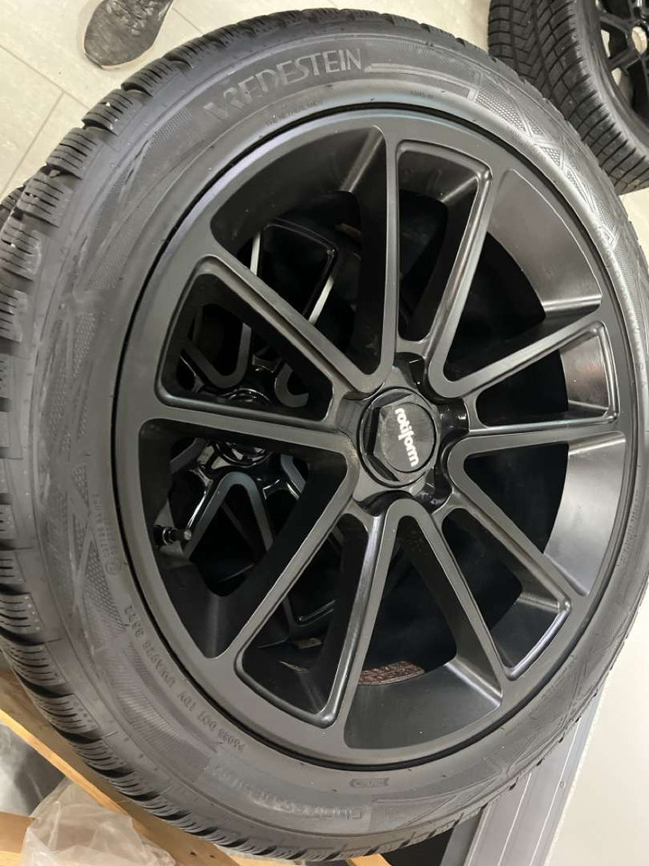 Eksklusive dekk og felger til Mercedes G-Class (G-Wagon) - Peralatan dan perlengkapan: gambar 1 Eksklusive dekk og felger til Mercedes G-Class (G-Wagon) - Peralatan dan perlengkapan: gambar 1