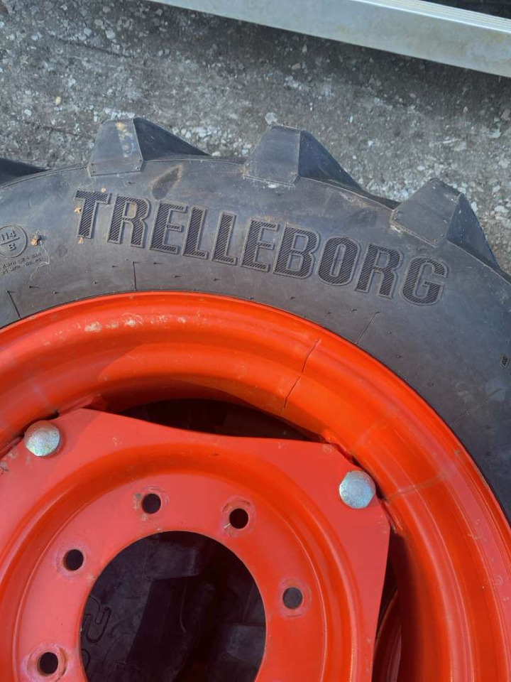 3stk Trelleborg TM700 på felg - Peralatan pertanian: gambar 4 3stk Trelleborg TM700 på felg - Peralatan pertanian: gambar 4