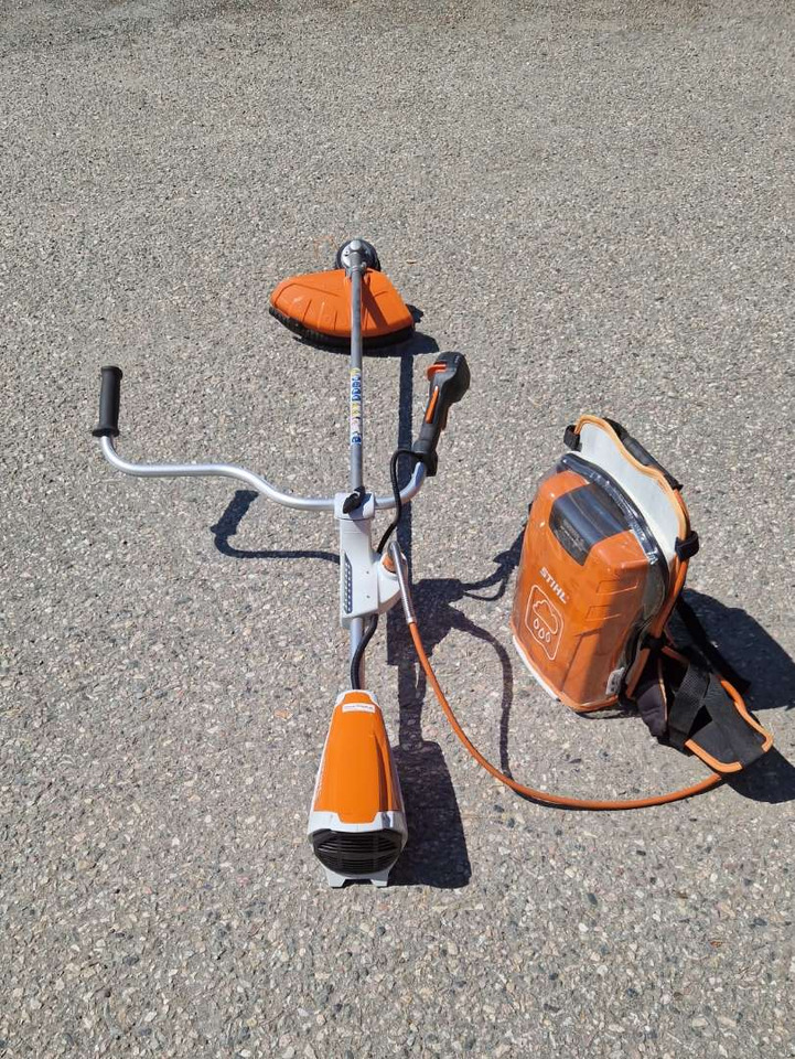 Leasing STIHL FSA 130 med AR 3000 ryggsekkbatteri – kraftig og stillegående profftrimmer STIHL FSA 130 med AR 3000 ryggsekkbatteri – kraftig og stillegående profftrimmer: gambar 8 Leasing STIHL FSA 130 med AR 3000 ryggsekkbatteri – kraftig og stillegående profftrimmer STIHL FSA 130 med AR 3000 ryggsekkbatteri – kraftig og stillegående profftrimmer: gambar 8