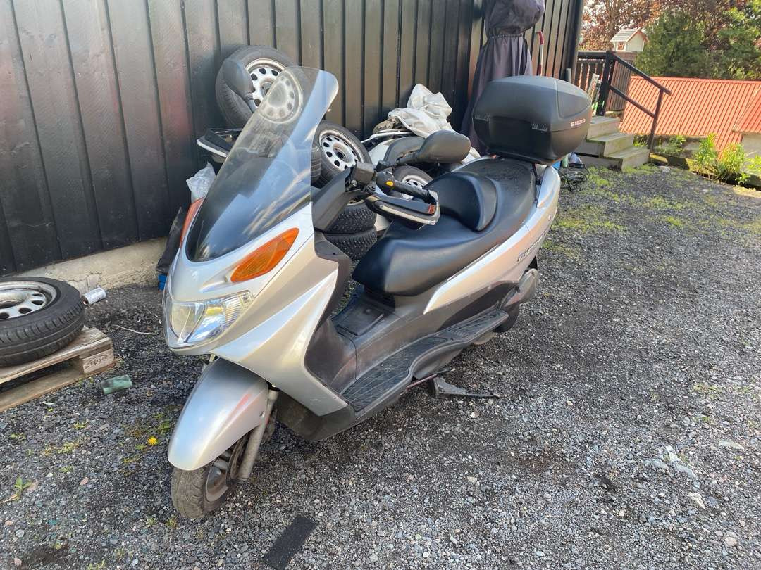 Suzuki Burgman UH 125//Lett MC - Trailer sepeda motor: gambar 1 Suzuki Burgman UH 125//Lett MC - Trailer sepeda motor: gambar 1