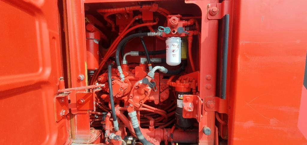 Ekskavator perayap CAT 312 E L: gambar 20