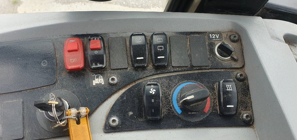 Wheel loader CAT 906M: gambar 11
