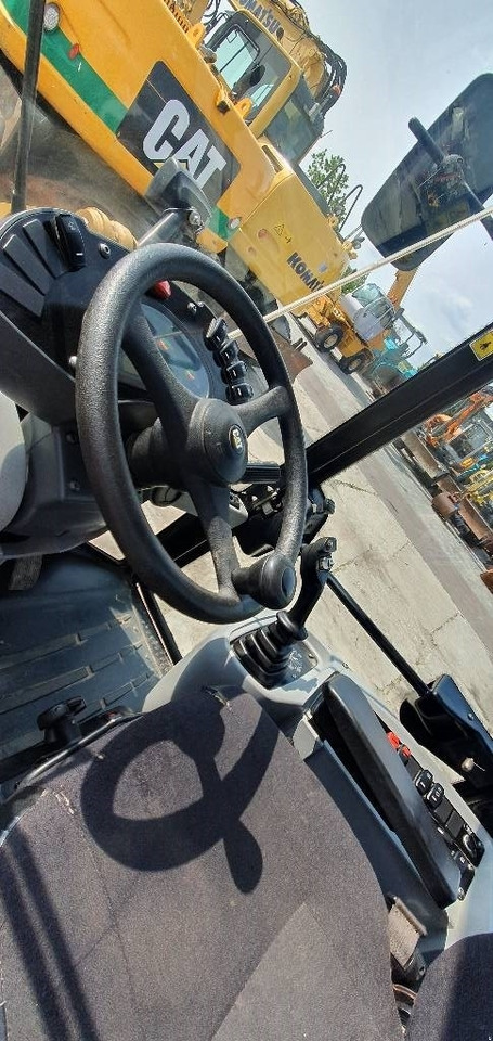 Wheel loader CAT 906M: gambar 10