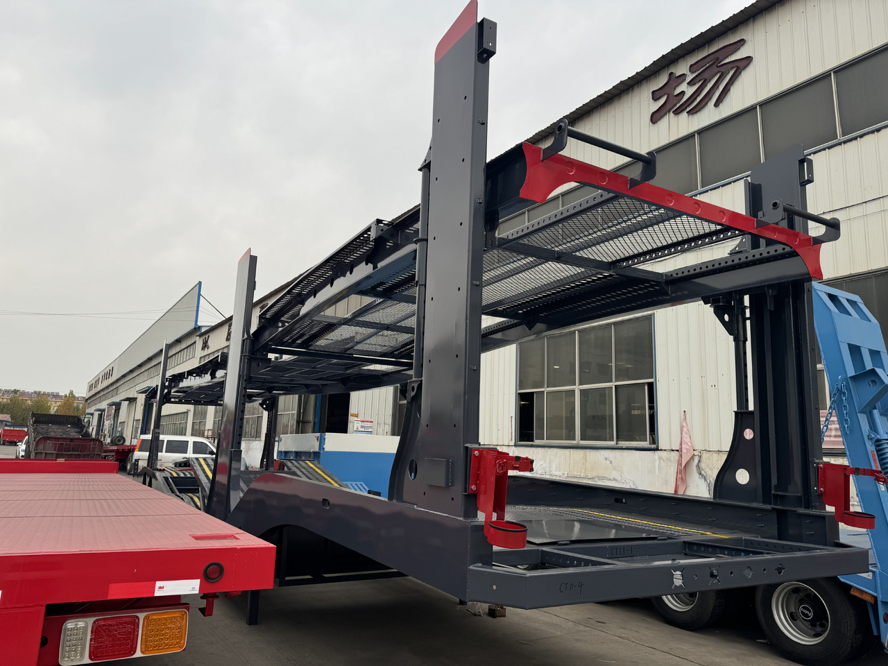 - Semi-trailer autotransporter: gambar 1 - Semi-trailer autotransporter: gambar 1