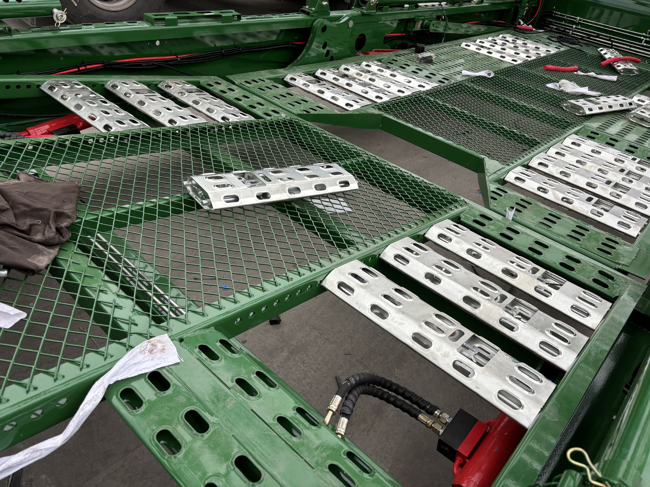 - Semi-trailer autotransporter: gambar 4 - Semi-trailer autotransporter: gambar 4