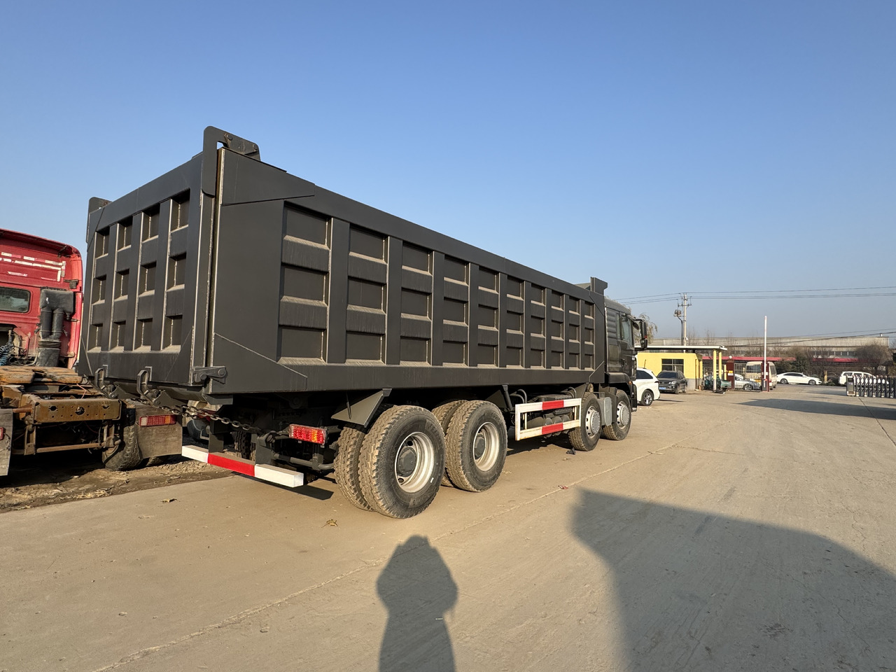 HOWO - Truk jungkit: gambar 3 HOWO - Truk jungkit: gambar 3