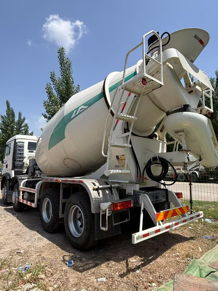 HOWO - Truk pengaduk beton: gambar 3 HOWO - Truk pengaduk beton: gambar 3