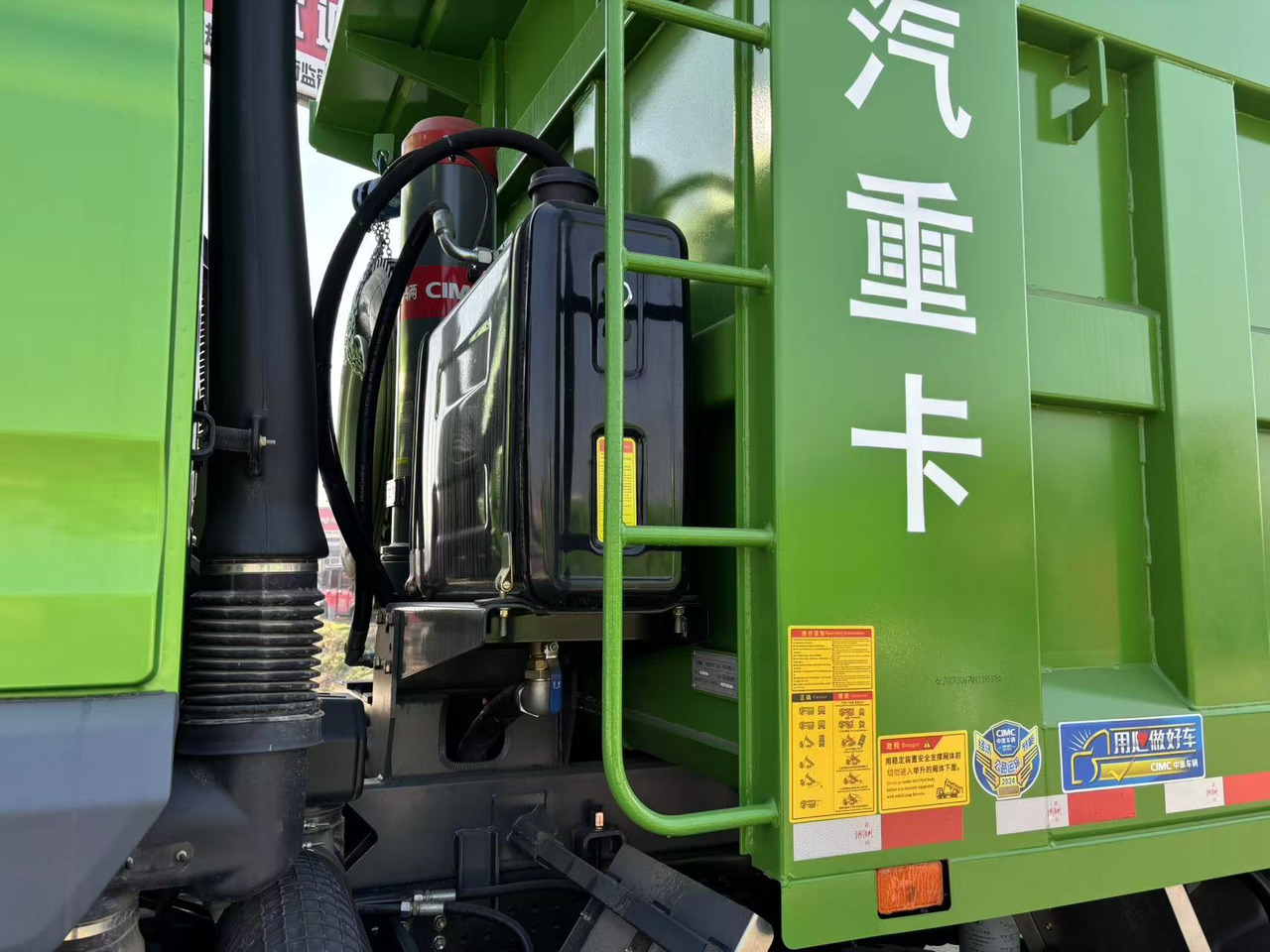 SHACMAN - Truk jungkit: gambar 3 SHACMAN - Truk jungkit: gambar 3