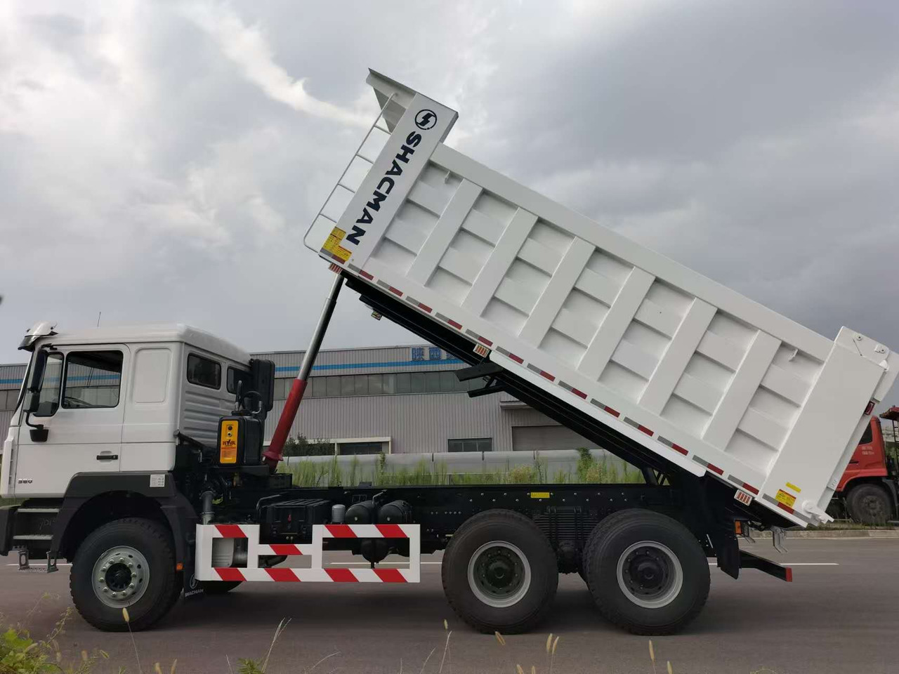 SHACMAN F3000 - Truk jungkit: gambar 3 SHACMAN F3000 - Truk jungkit: gambar 3