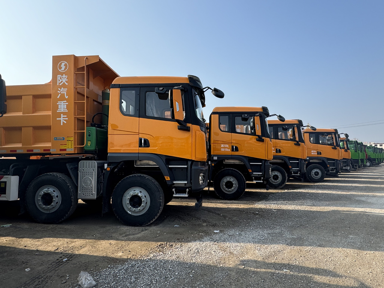 SHACMAN GT - Truk jungkit: gambar 1 SHACMAN GT - Truk jungkit: gambar 1