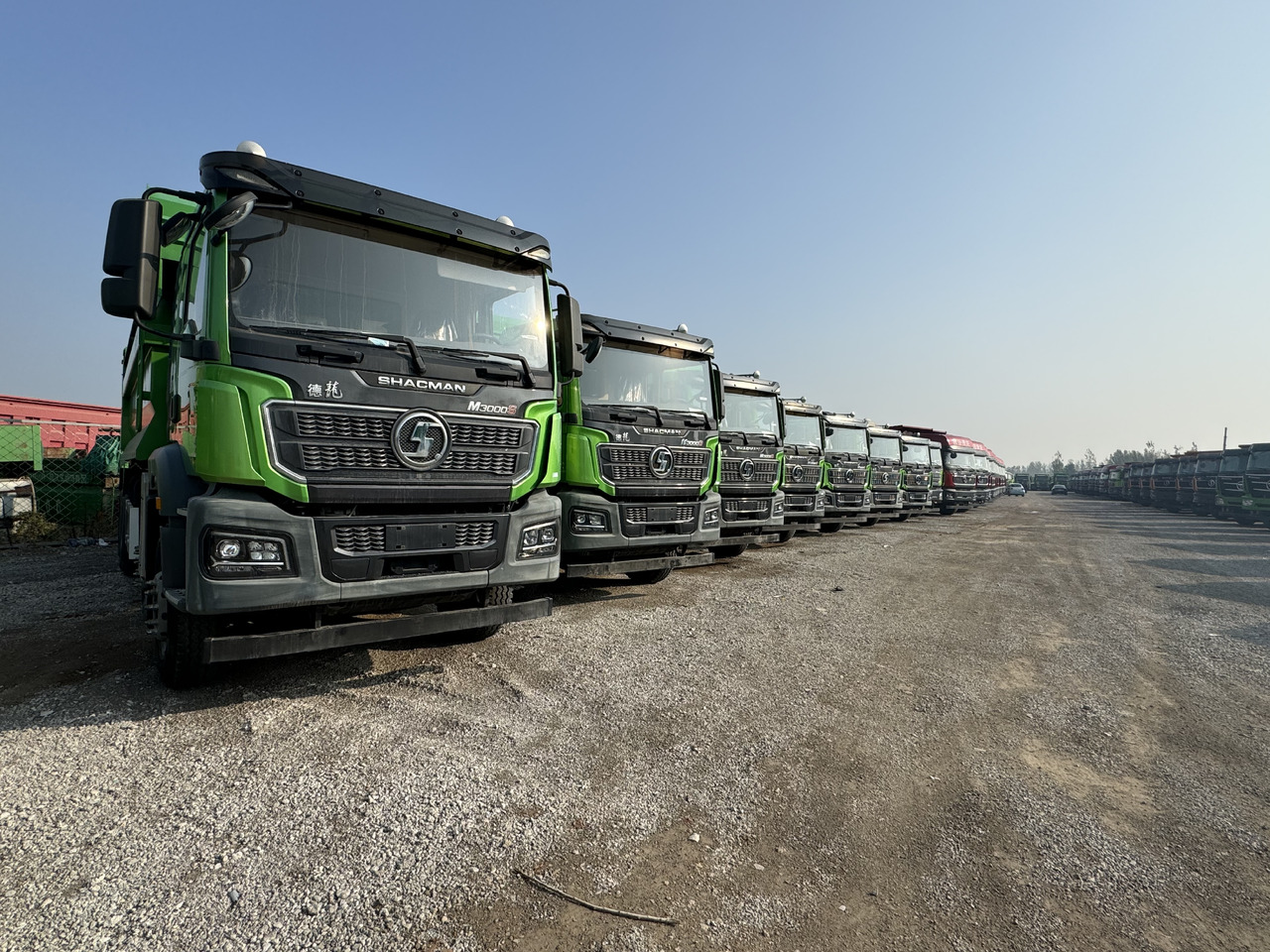 SHACMAN GT - Truk jungkit: gambar 1 SHACMAN GT - Truk jungkit: gambar 1