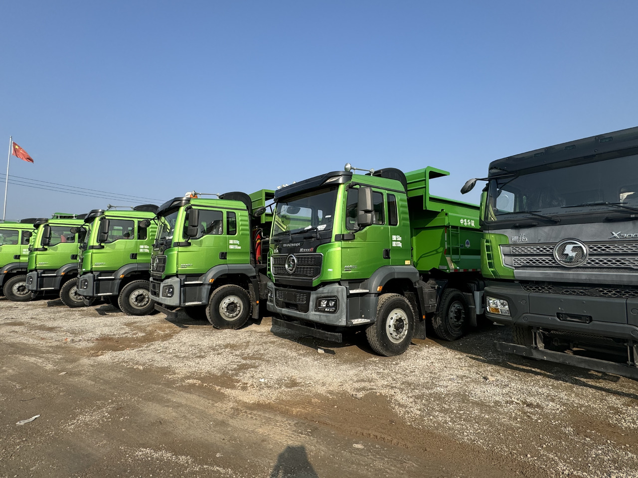 SHACMAN GT - Truk jungkit: gambar 2 SHACMAN GT - Truk jungkit: gambar 2