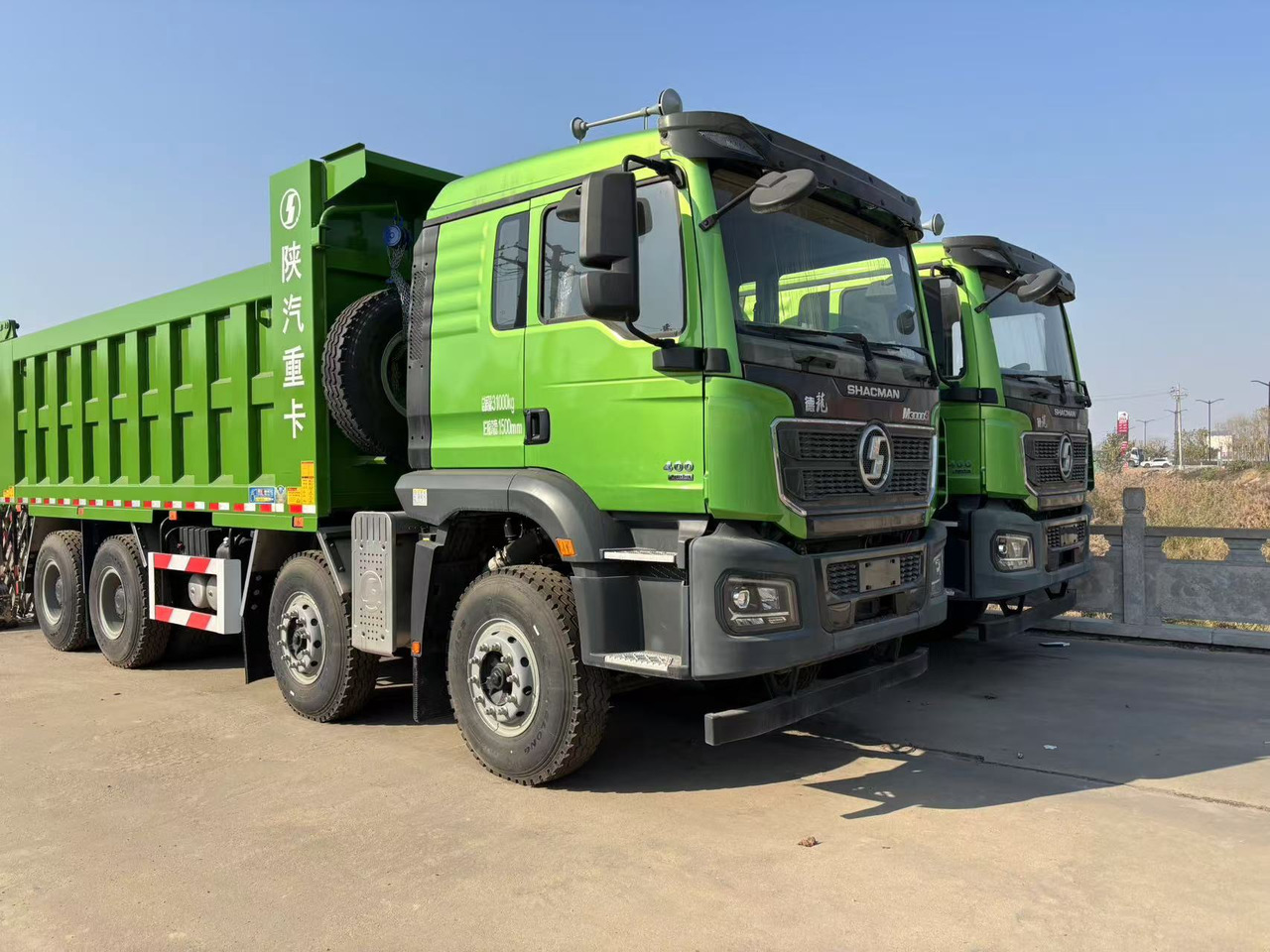 SHACMAN M3000 - Truk jungkit: gambar 1 SHACMAN M3000 - Truk jungkit: gambar 1