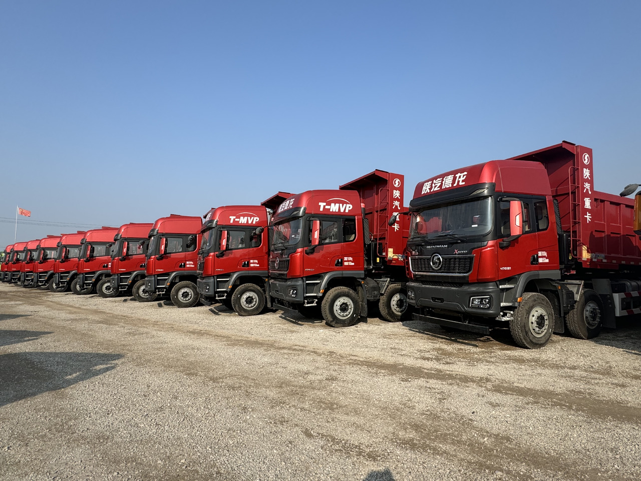 SHACMAN X5000 - Truk jungkit: gambar 1 SHACMAN X5000 - Truk jungkit: gambar 1