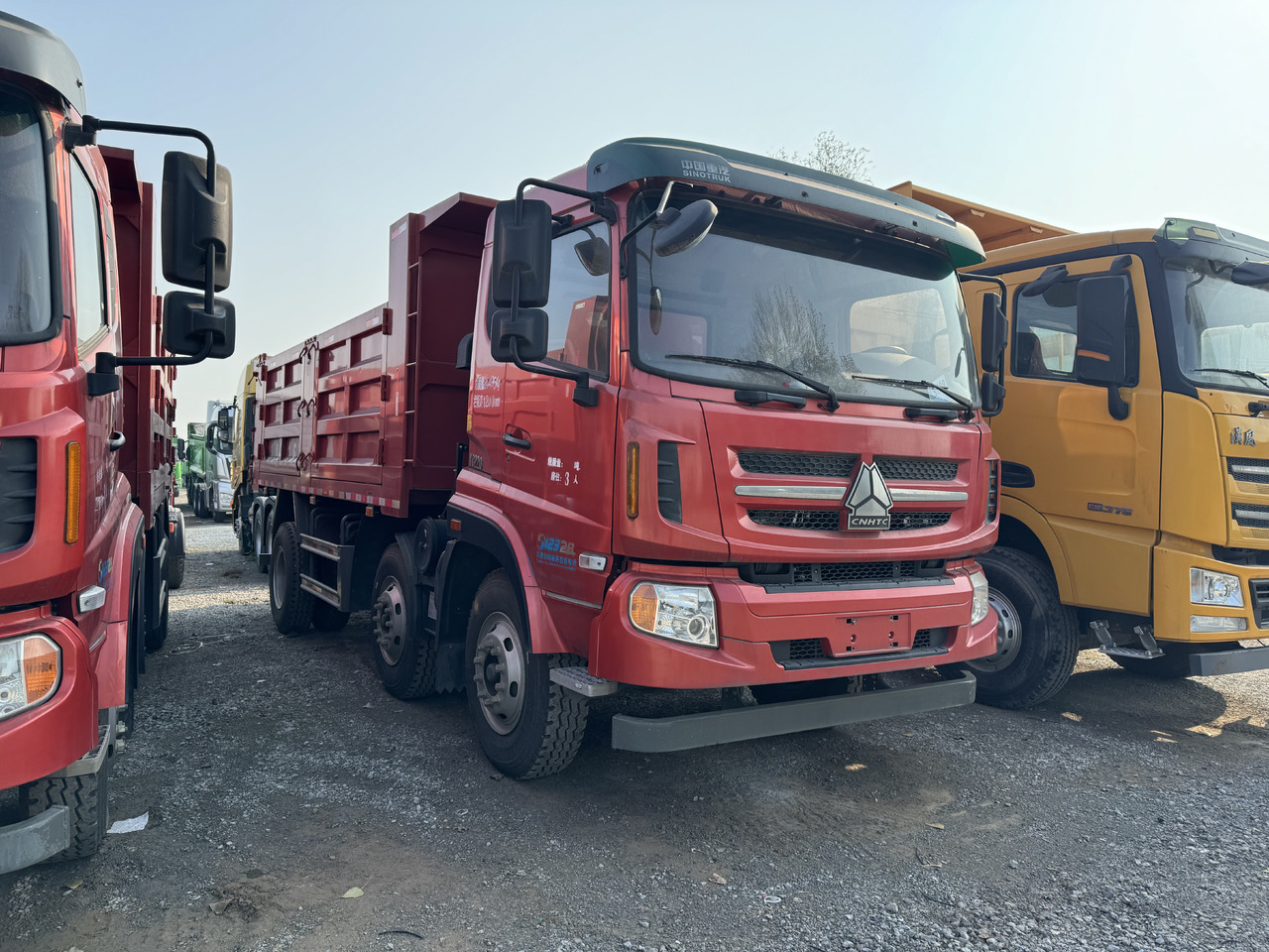 SINOTRUCK HOWO - Truk jungkit: gambar 2 SINOTRUCK HOWO - Truk jungkit: gambar 2