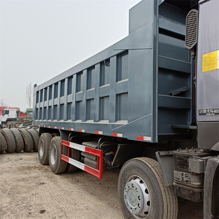 SINOTRUCK HOWO - Truk jungkit: gambar 3 SINOTRUCK HOWO - Truk jungkit: gambar 3
