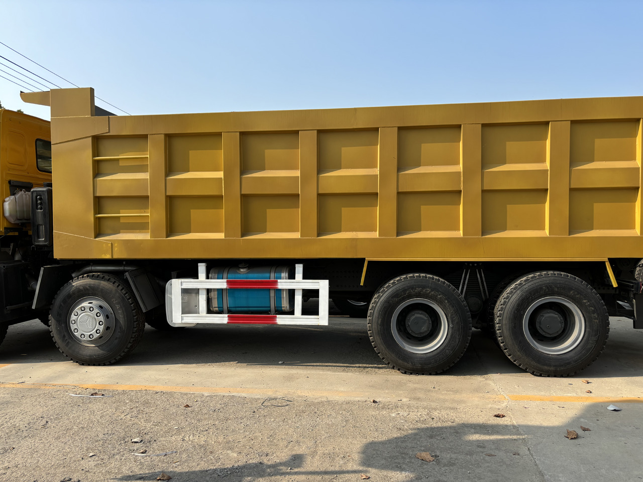SINOTRUK HOWO - Truk jungkit: gambar 3 SINOTRUK HOWO - Truk jungkit: gambar 3