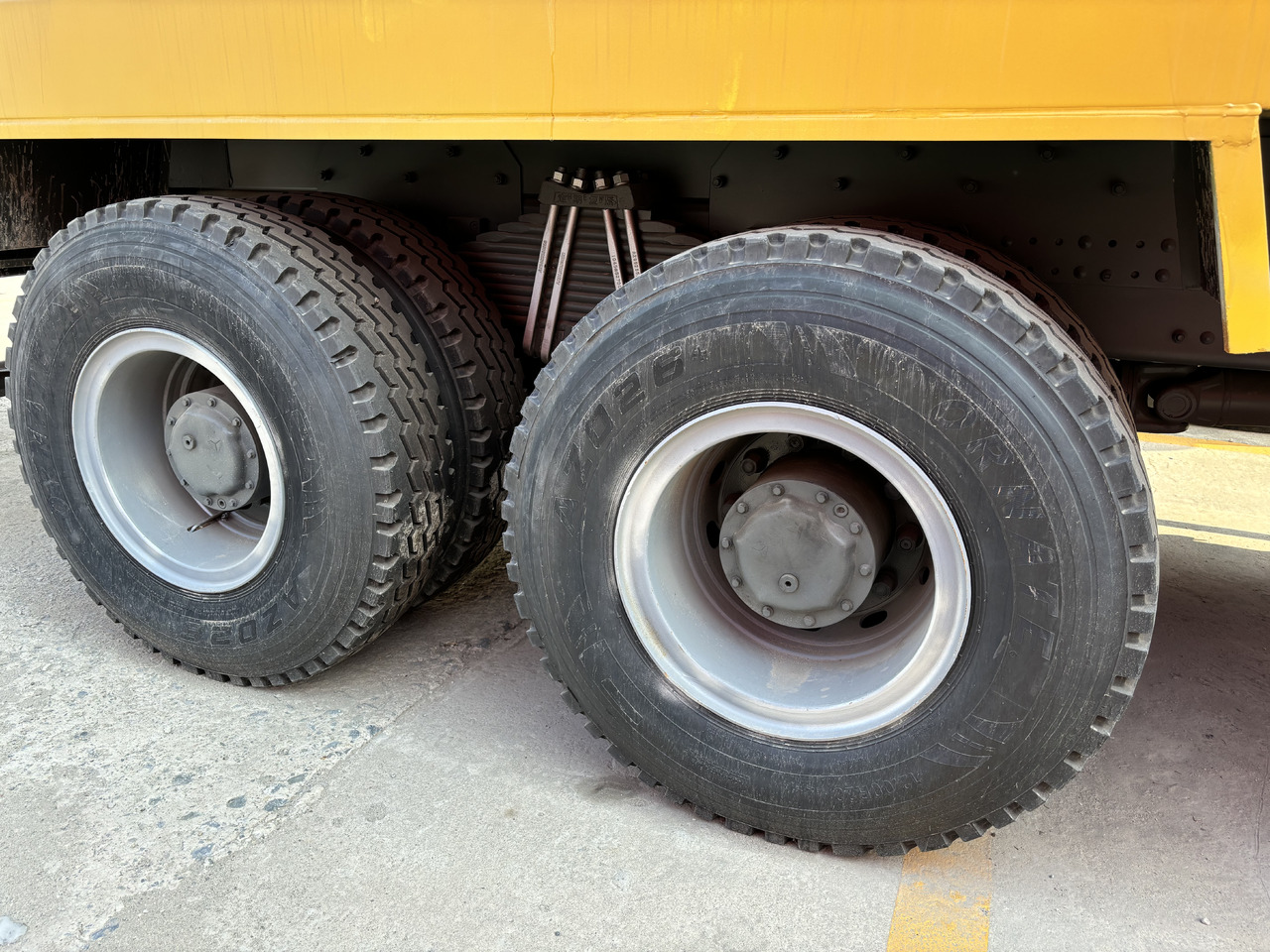SINOTRUK HOWO - Truk jungkit: gambar 5 SINOTRUK HOWO - Truk jungkit: gambar 5