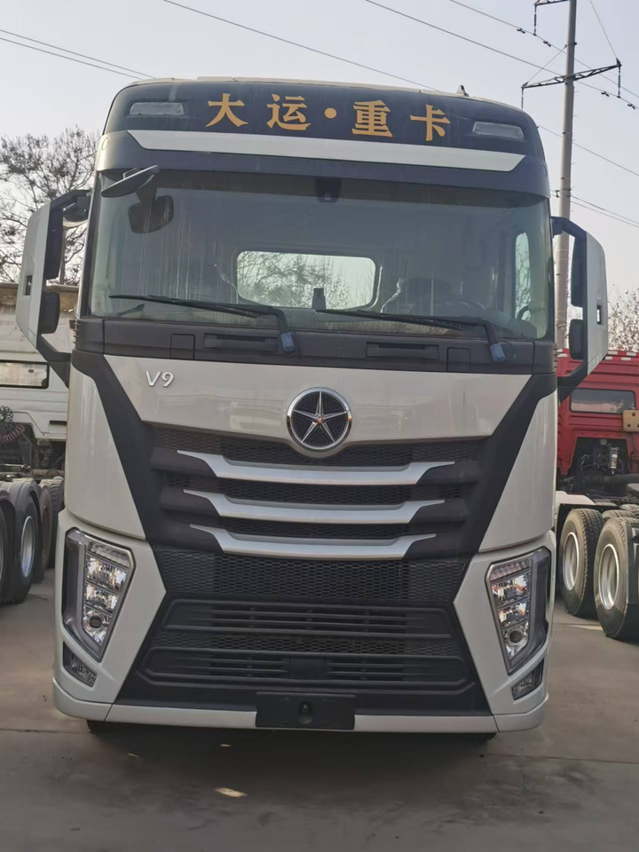 DAYUN V9 - Tractor head: gambar 1 DAYUN V9 - Tractor head: gambar 1
